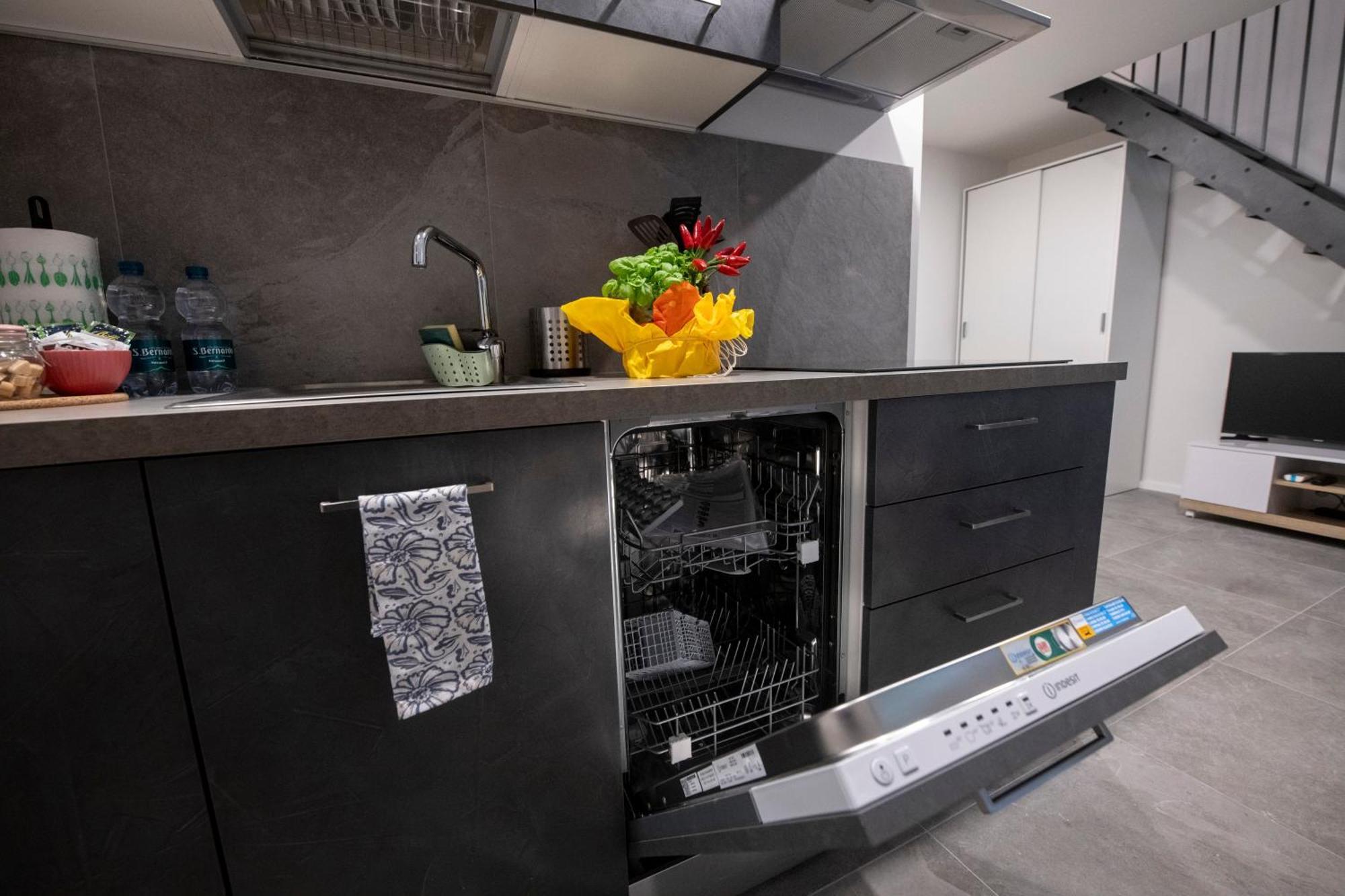 258 - The Loft In Largo Zecca - Luxury Nel Cuore Di Genova Екстериор снимка